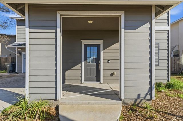 2715 Las Rosas Avenue, Clovis, CA 93619