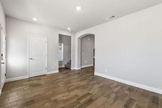 2715 Las Rosas Avenue, Clovis, CA 93619