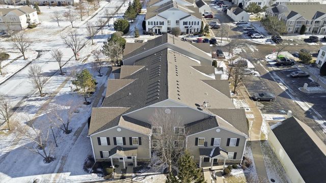 417 SILVERSTONE Drive 417, Carpentersville, IL 60110