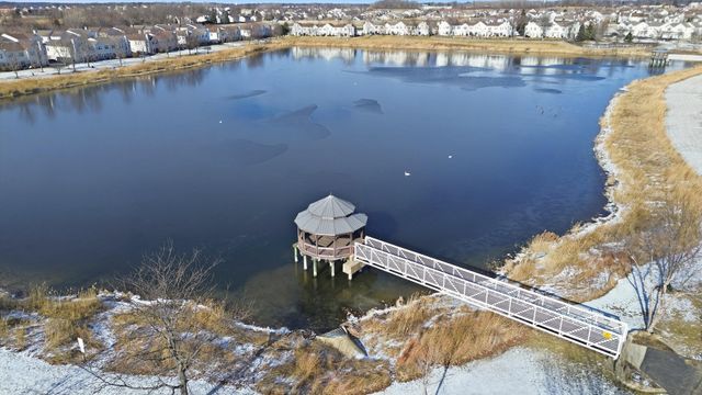 417 SILVERSTONE Drive 417, Carpentersville, IL 60110