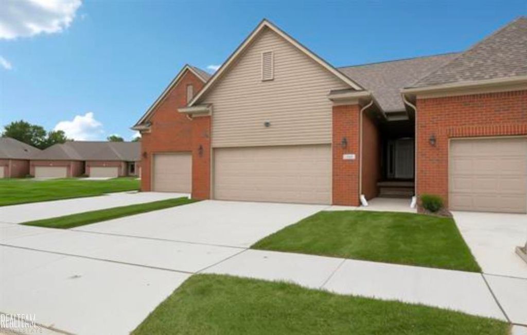 48810 Birmingham Drive, Chesterfield, MI 48047