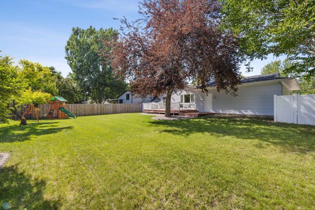 2202 25th Avenue S, Fargo, ND 58103