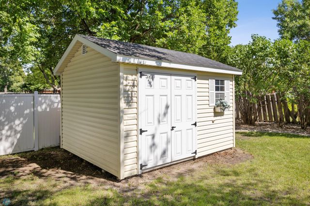 2202 25th Avenue S, Fargo, ND 58103