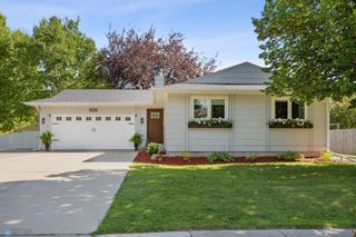 2202 25th Avenue S, Fargo, ND 58103