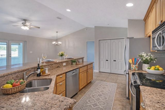 106 FAIRWAY CIRCLE, Umatilla, FL 32784