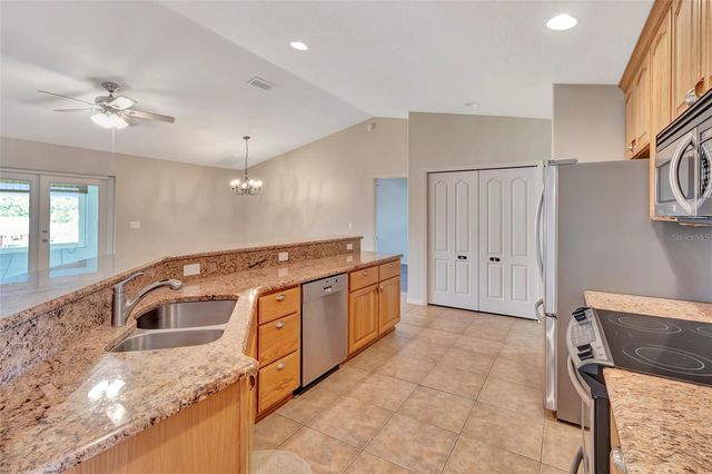 106 FAIRWAY CIRCLE, Umatilla, FL 32784