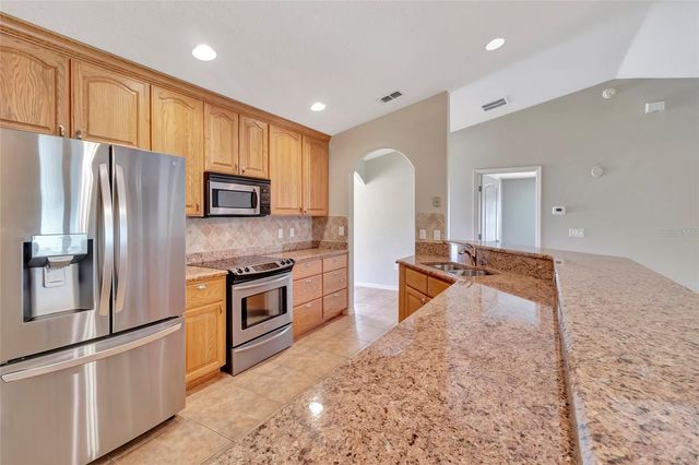 106 FAIRWAY CIRCLE, Umatilla, FL 32784