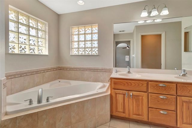 106 FAIRWAY CIRCLE, Umatilla, FL 32784