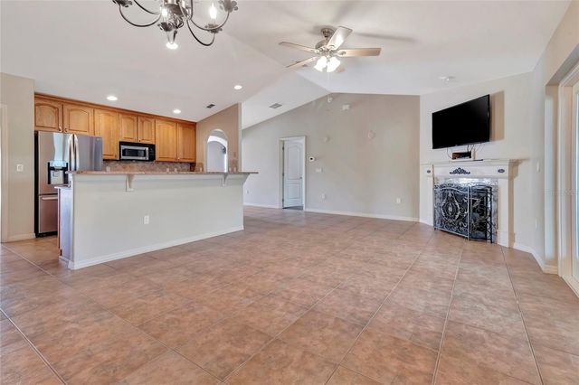 106 FAIRWAY CIRCLE, Umatilla, FL 32784