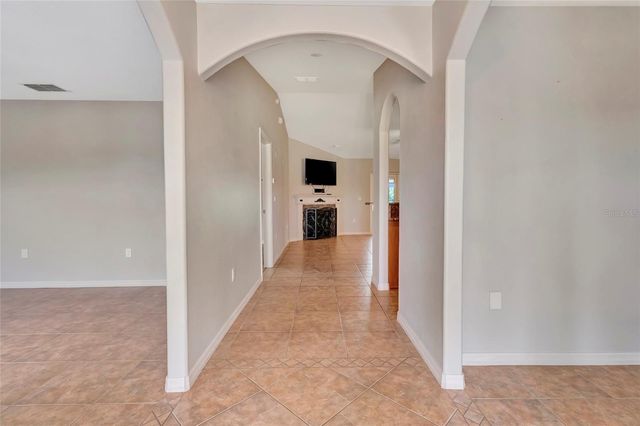 106 FAIRWAY CIRCLE, Umatilla, FL 32784