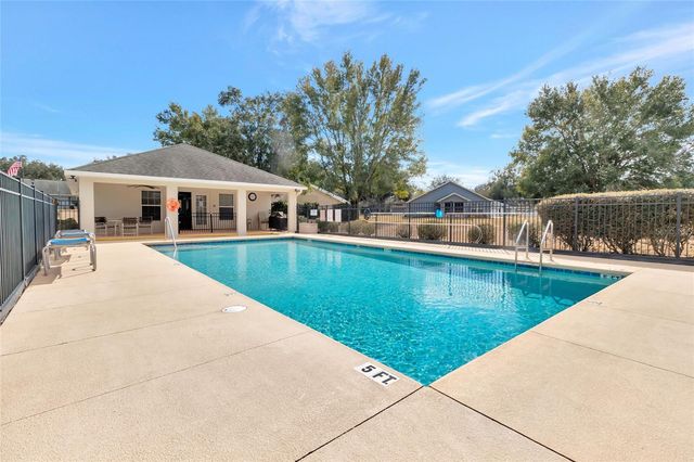 106 FAIRWAY CIRCLE, Umatilla, FL 32784