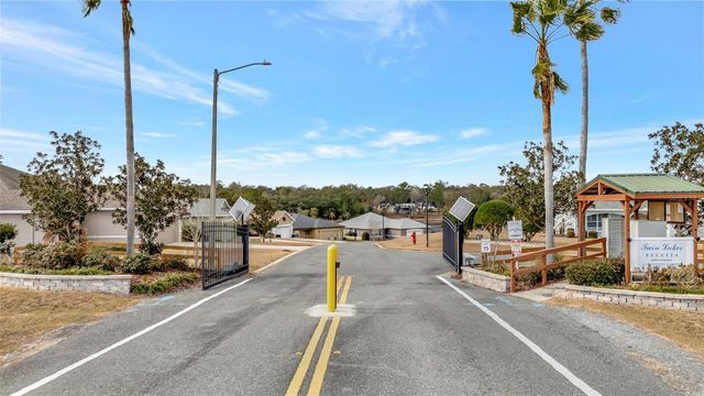 106 FAIRWAY CIRCLE, Umatilla, FL 32784