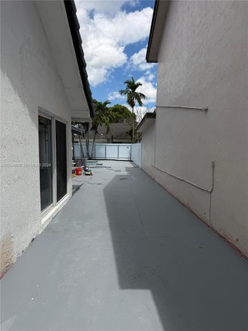 8981 SW 5th Ln, Miami, FL 33174