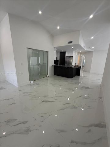 8981 SW 5th Ln, Miami, FL 33174