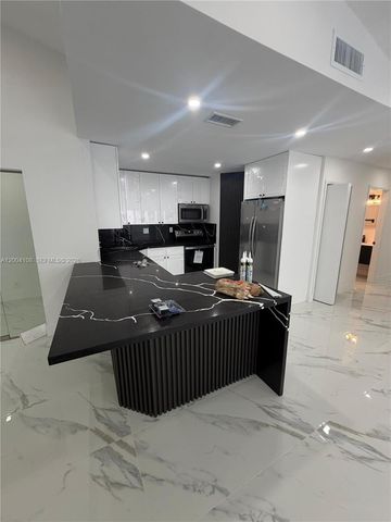 8981 SW 5th Ln, Miami, FL 33174