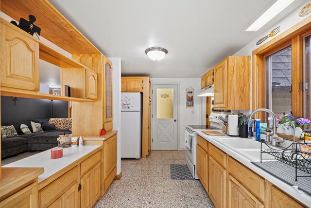 1139 White Rock AVENUE, Waukesha, WI 53186