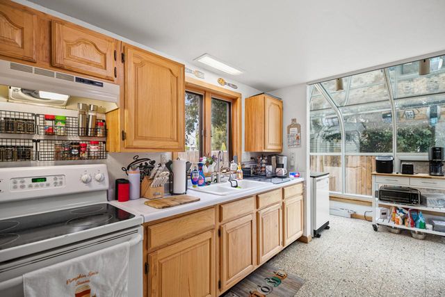 1139 White Rock AVENUE, Waukesha, WI 53186