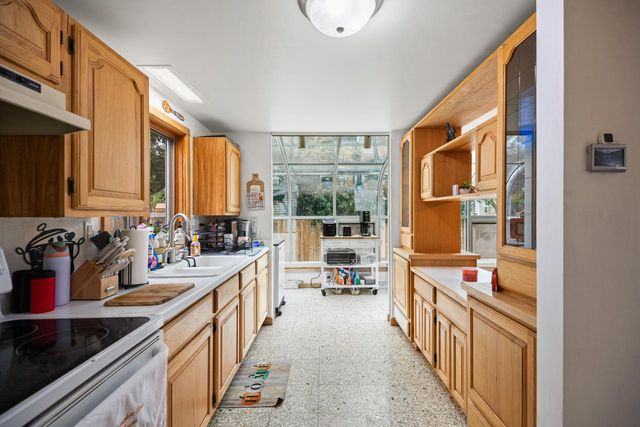 1139 White Rock AVENUE, Waukesha, WI 53186