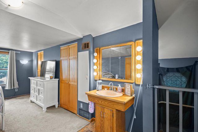 1139 White Rock AVENUE, Waukesha, WI 53186