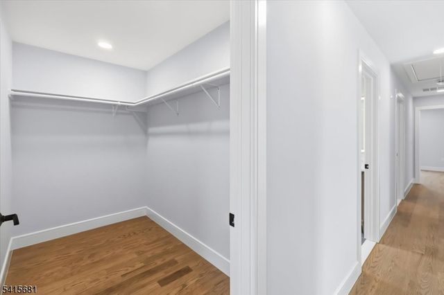 34 Zazzetti St, Waldwick Boro, NJ 07463