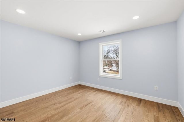 34 Zazzetti St, Waldwick Boro, NJ 07463