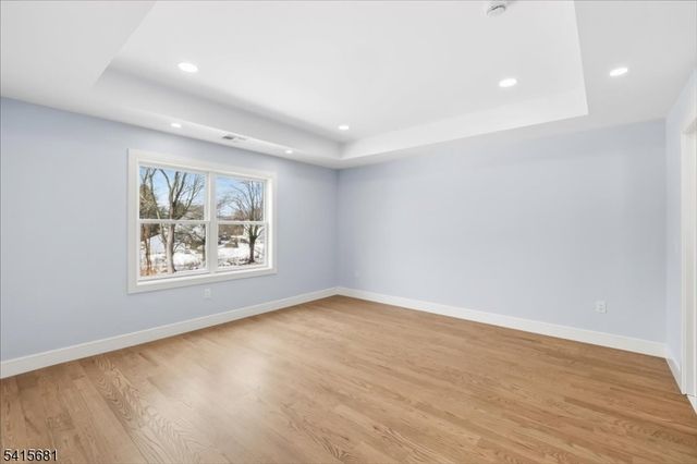 34 Zazzetti St, Waldwick Boro, NJ 07463