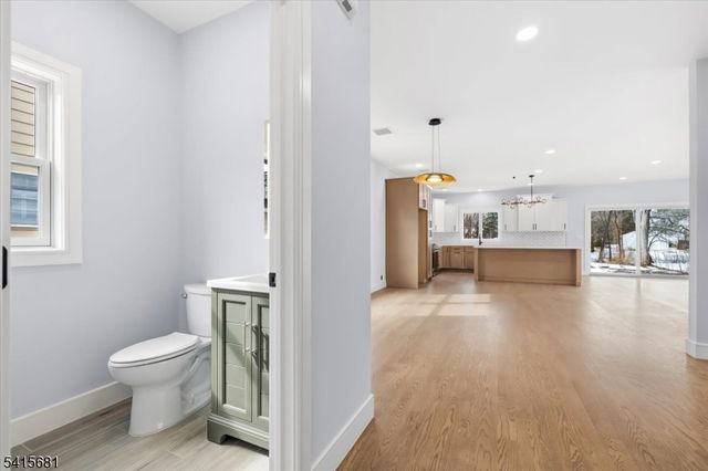 34 Zazzetti St, Waldwick Boro, NJ 07463