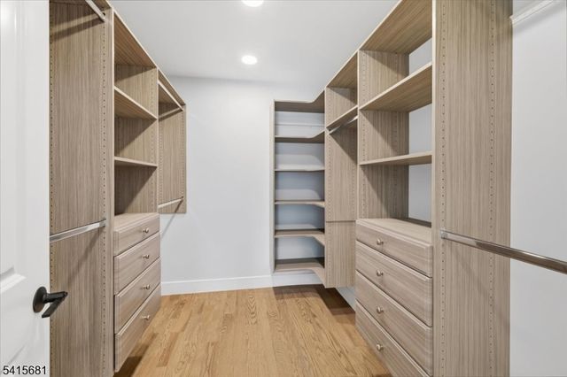 34 Zazzetti St, Waldwick Boro, NJ 07463