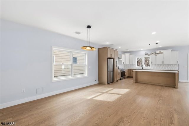 34 Zazzetti St, Waldwick Boro, NJ 07463