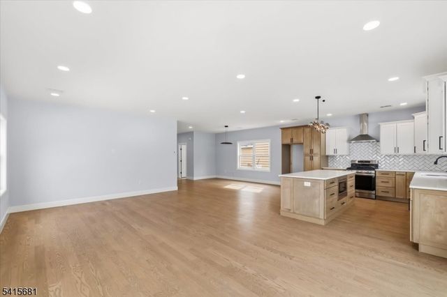 34 Zazzetti St, Waldwick Boro, NJ 07463