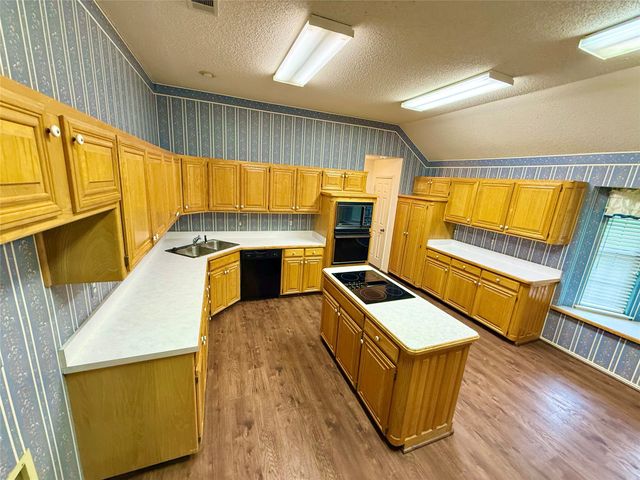 2103 Pecan Street, Bonham, TX 75418