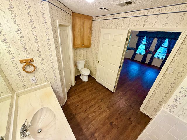 2103 Pecan Street, Bonham, TX 75418