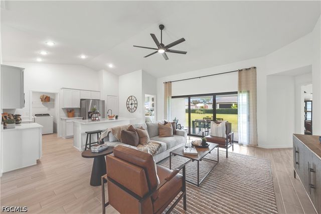 2104 NE 14th AVE, Cape Coral, FL 33909