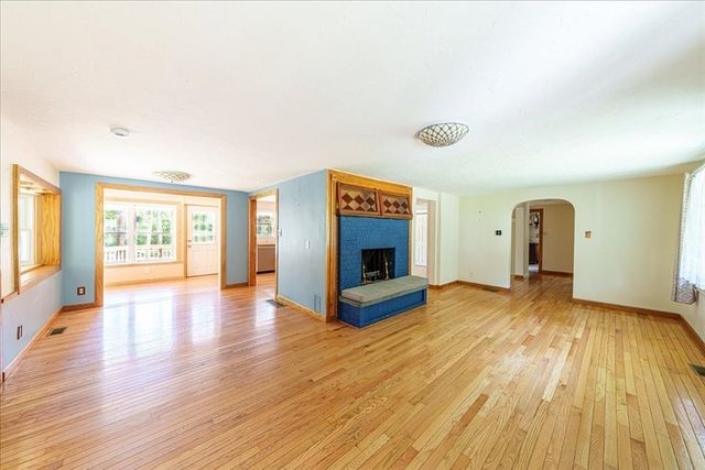 13 Shore Ave, Maynard, MA 01754