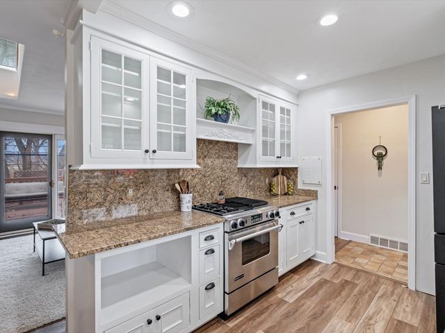 1520 Parklane Dr Drive, Bettendorf, IA 52722