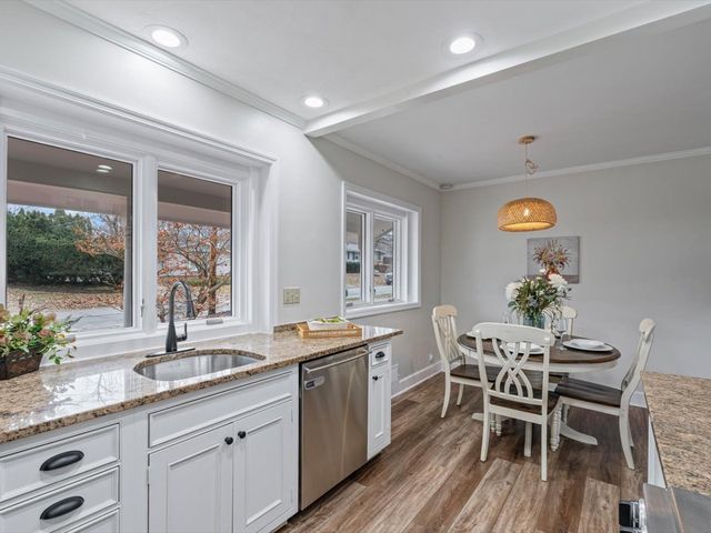 1520 Parklane Dr Drive, Bettendorf, IA 52722