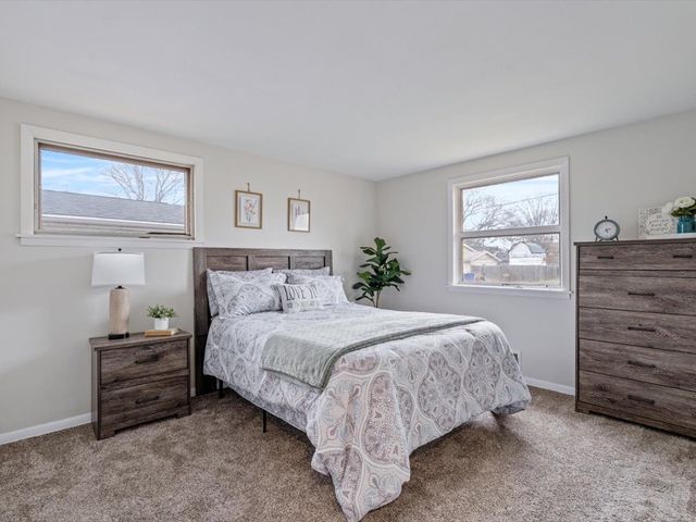 1520 Parklane Dr Drive, Bettendorf, IA 52722