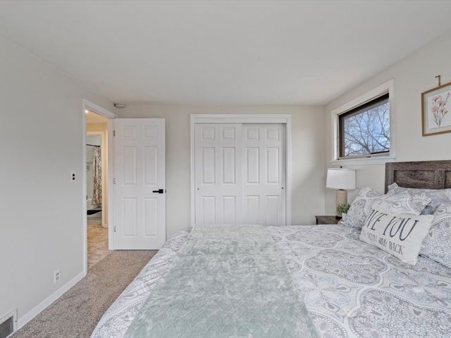 1520 Parklane Dr Drive, Bettendorf, IA 52722