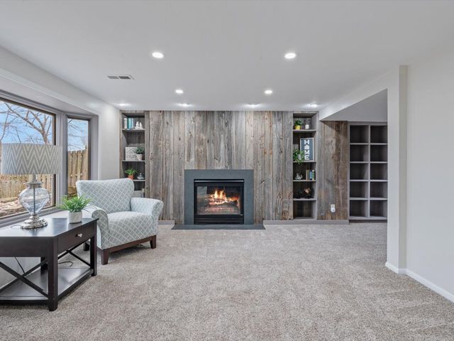 1520 Parklane Dr Drive, Bettendorf, IA 52722