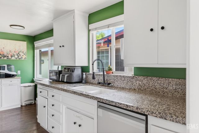 3013 Saint Marys Street, Bakersfield, CA 93305