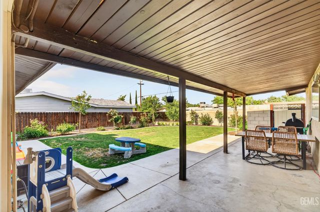3013 Saint Marys Street, Bakersfield, CA 93305