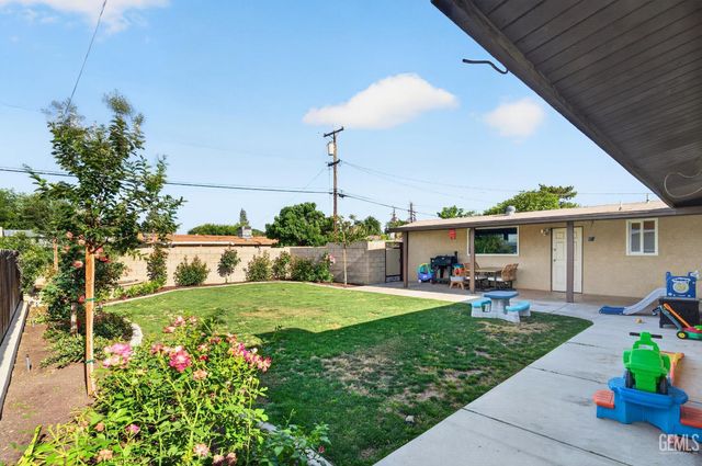 3013 Saint Marys Street, Bakersfield, CA 93305