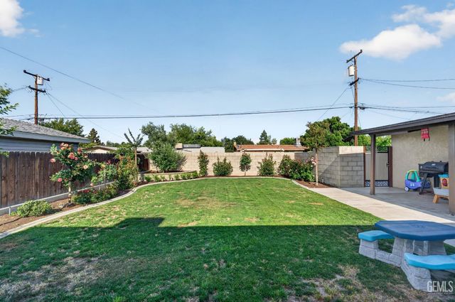 3013 Saint Marys Street, Bakersfield, CA 93305