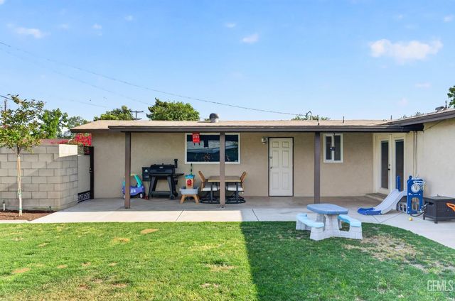 3013 Saint Marys Street, Bakersfield, CA 93305