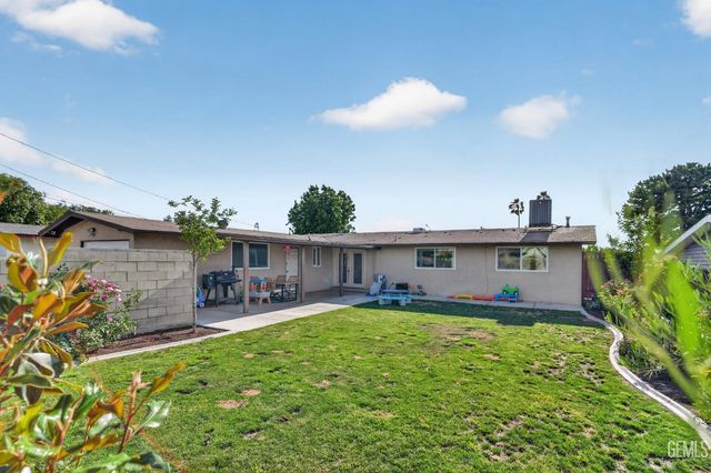 3013 Saint Marys Street, Bakersfield, CA 93305