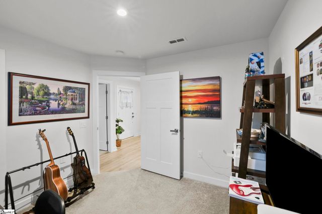 210 Bending Brinch Road, Greenville, SC 29605