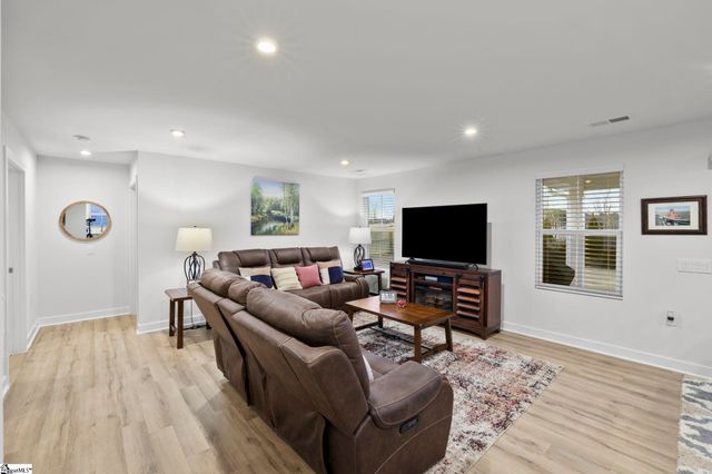 210 Bending Brinch Road, Greenville, SC 29605