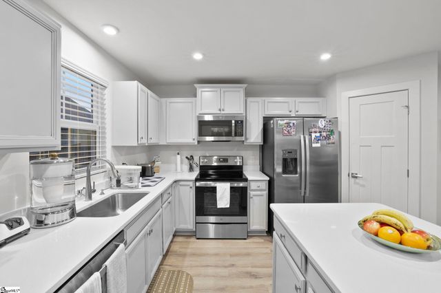 210 Bending Brinch Road, Greenville, SC 29605