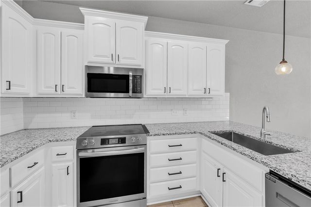 450 Beasley Drive, Centerton, AR 72719