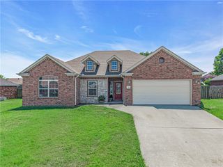 450 Beasley Drive, Centerton, AR 72719